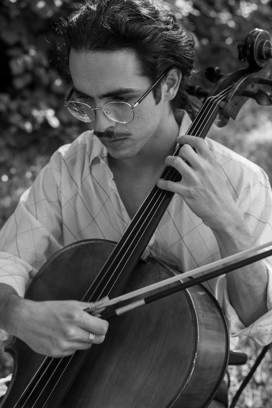 Jordi looks focused as he strums the strings of his cello.